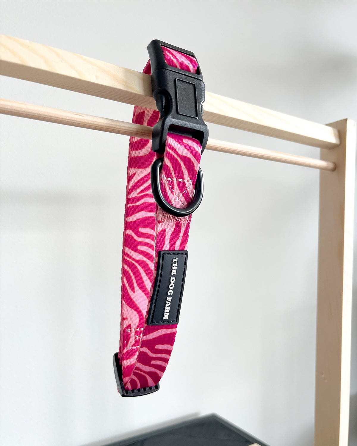 Pink Zebra Halsband