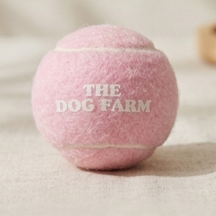 roze tennisbal met pieper