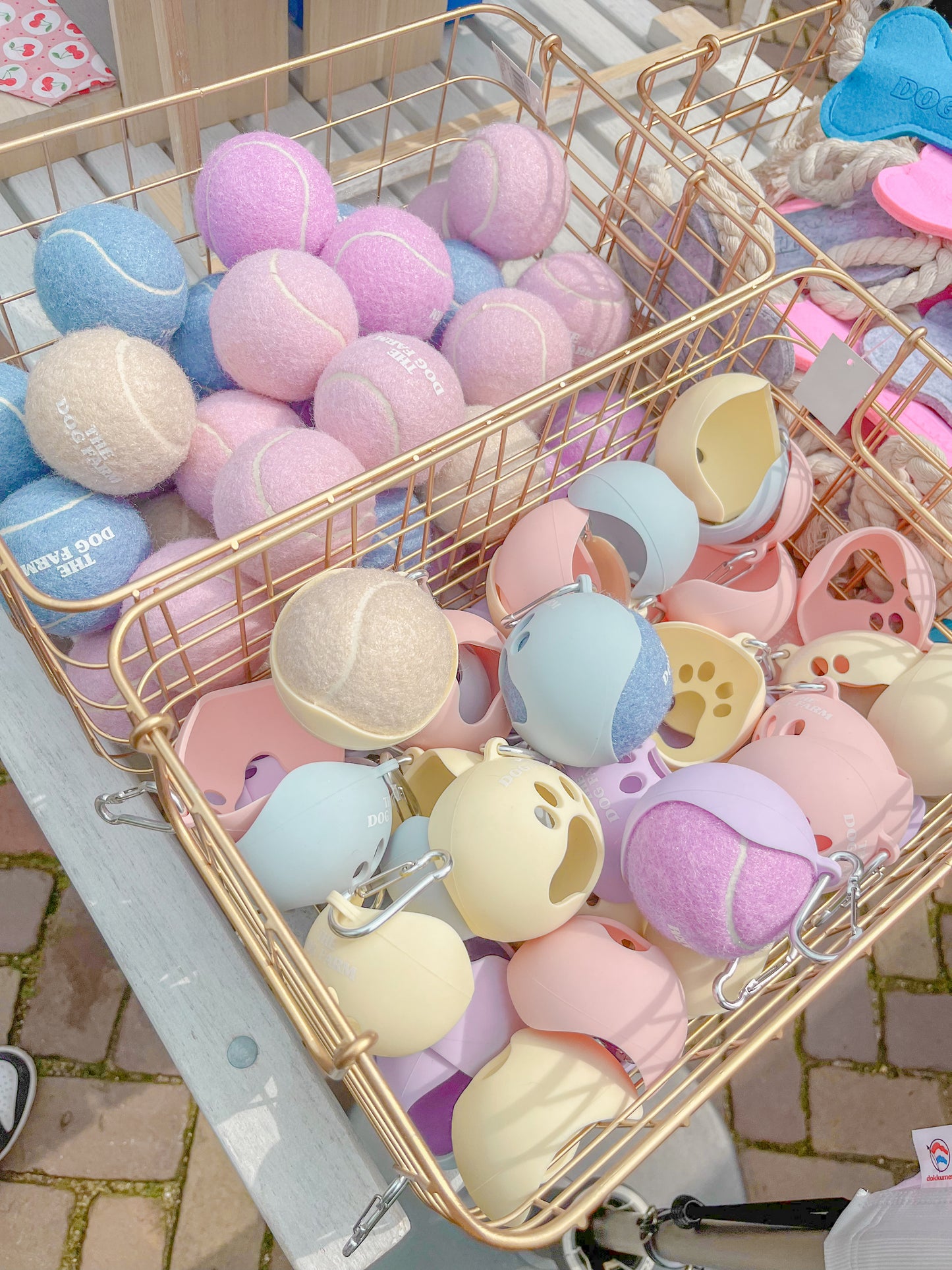 roze tennisbal met pieper