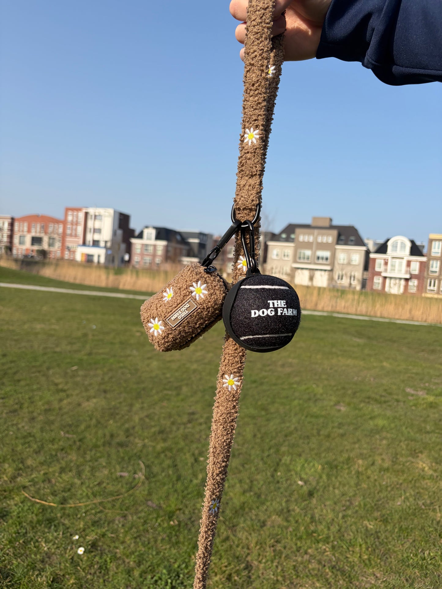 zwarte tennisbal met pieper